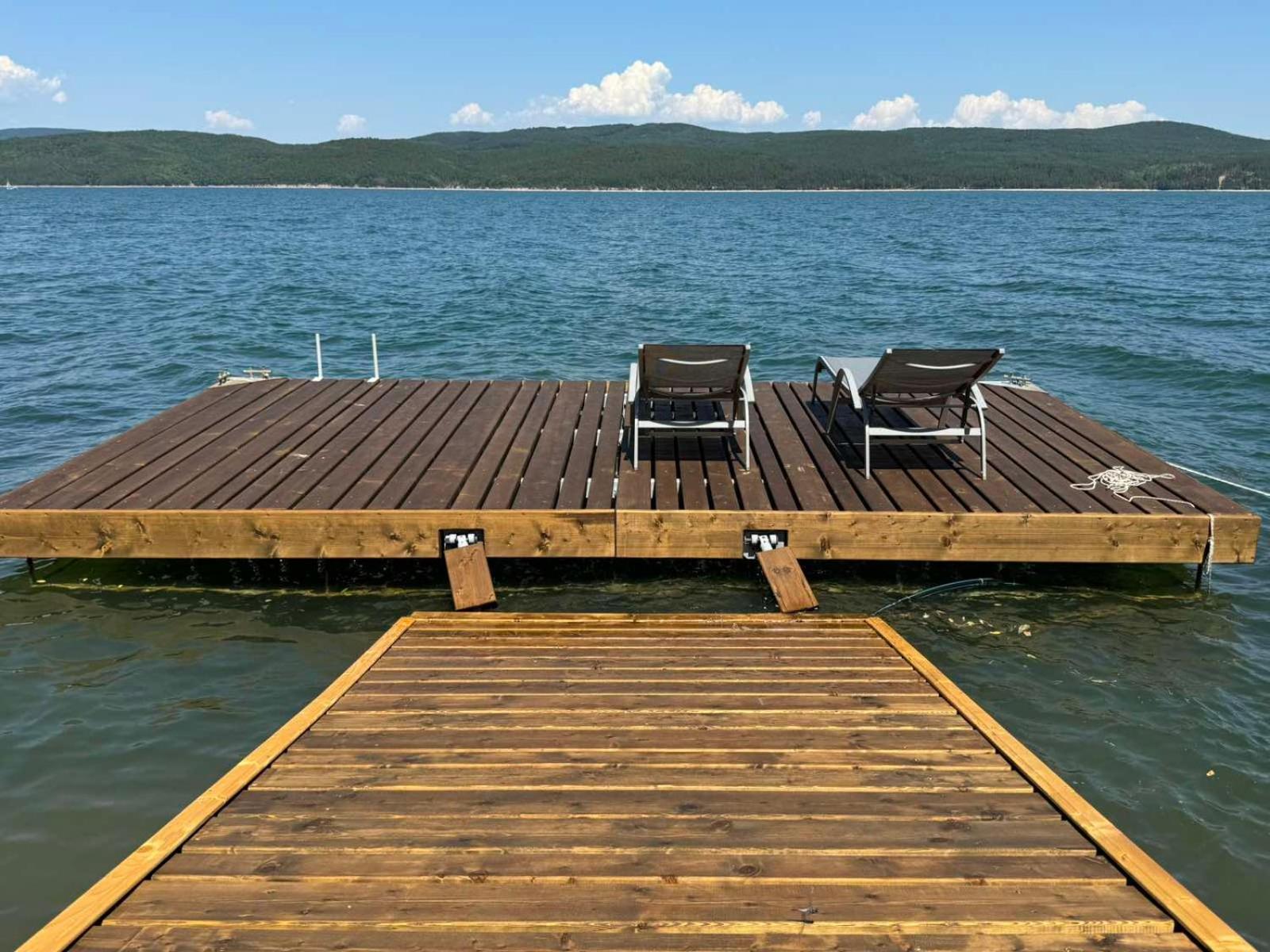 Villa Iskar Lake Residence By Bookvillabg Shtarkelovo Gnezdo Exterior photo