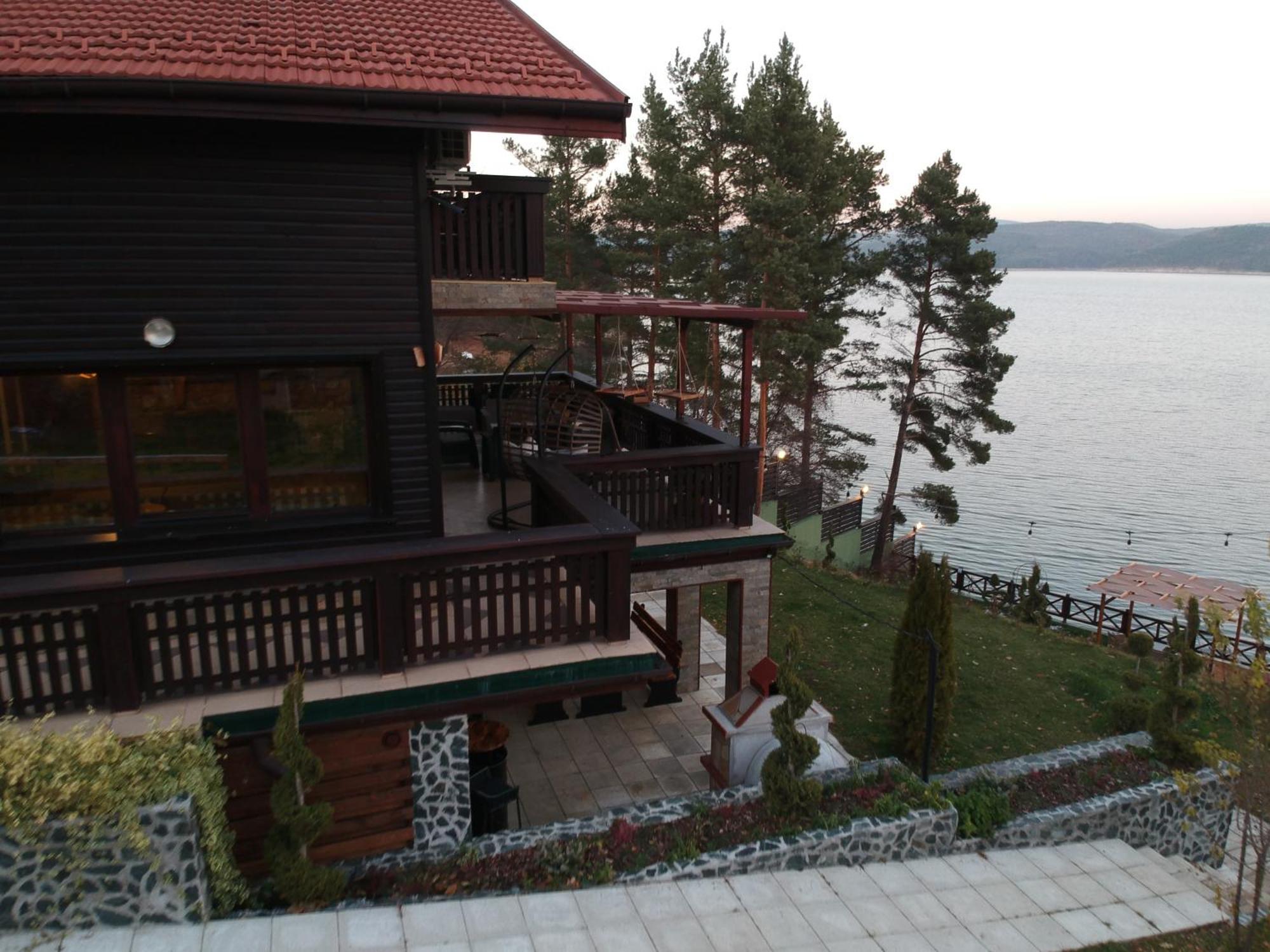 Villa Iskar Lake Residence By Bookvillabg Shtarkelovo Gnezdo Exterior photo