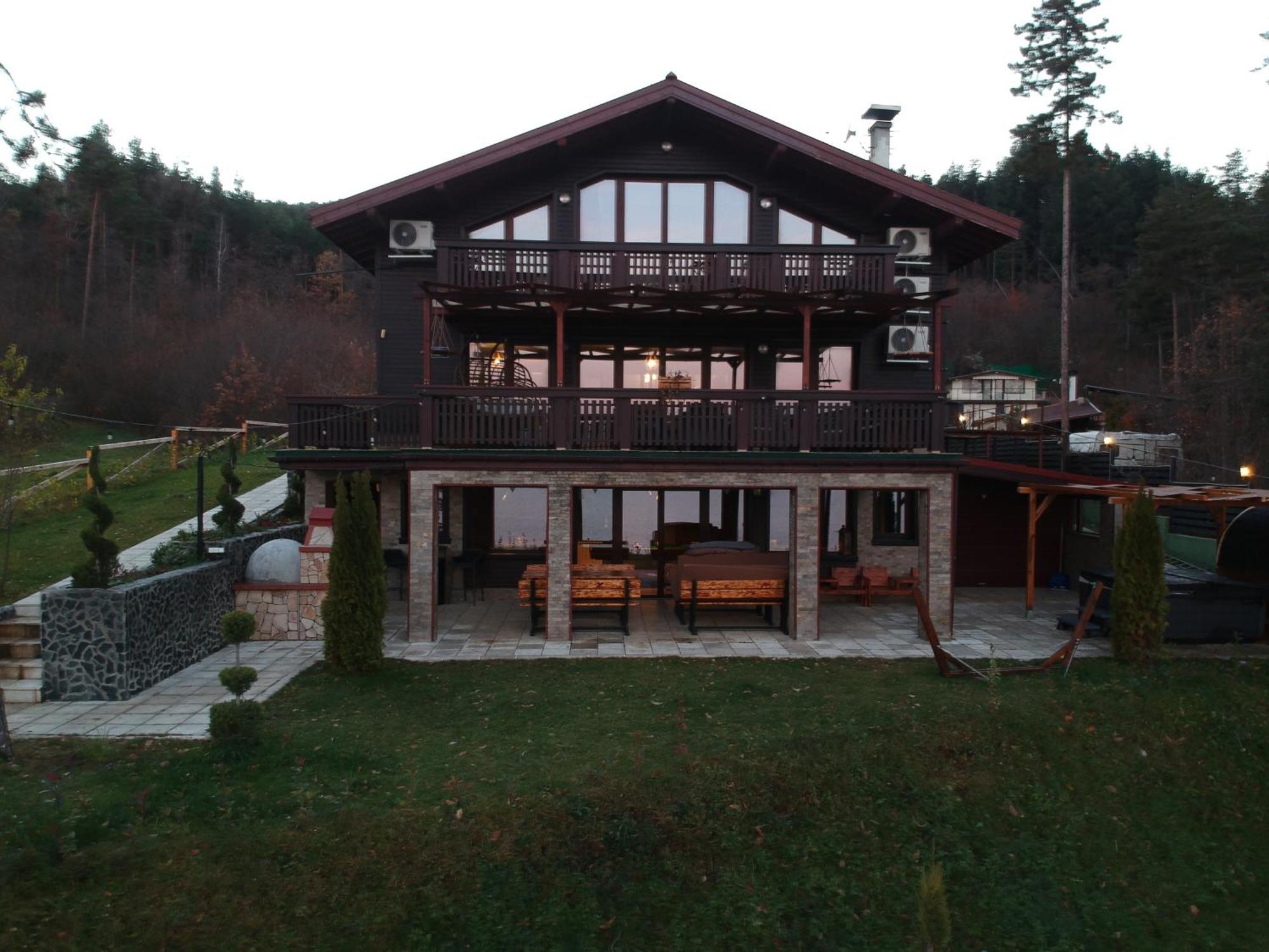 Villa Iskar Lake Residence By Bookvillabg Shtarkelovo Gnezdo Exterior photo
